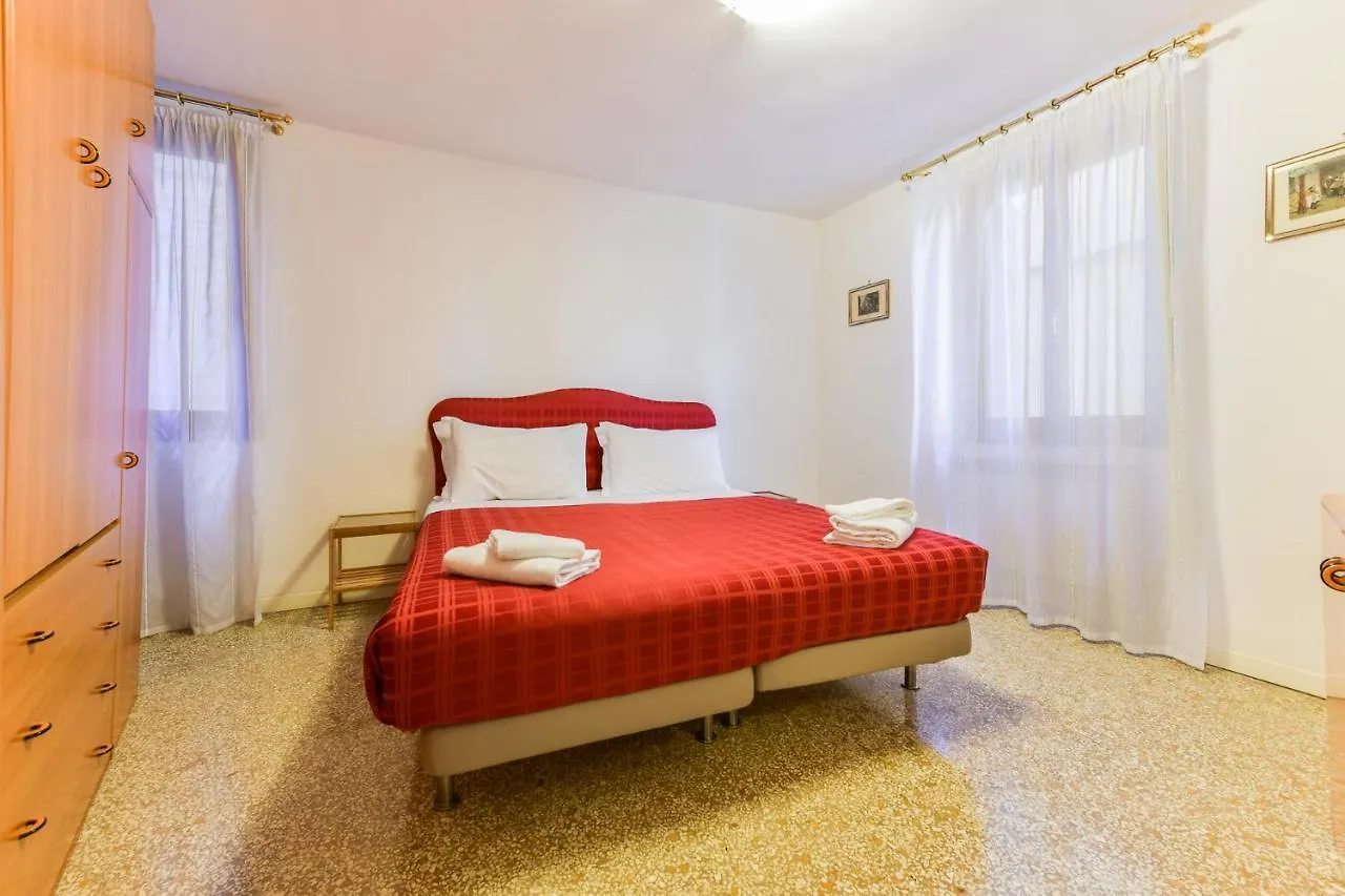 Mimosa Apartment Venedik