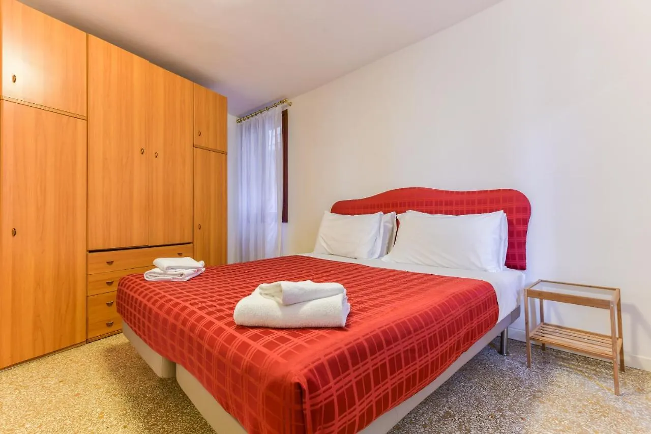 Mimosa Apartment Venedik