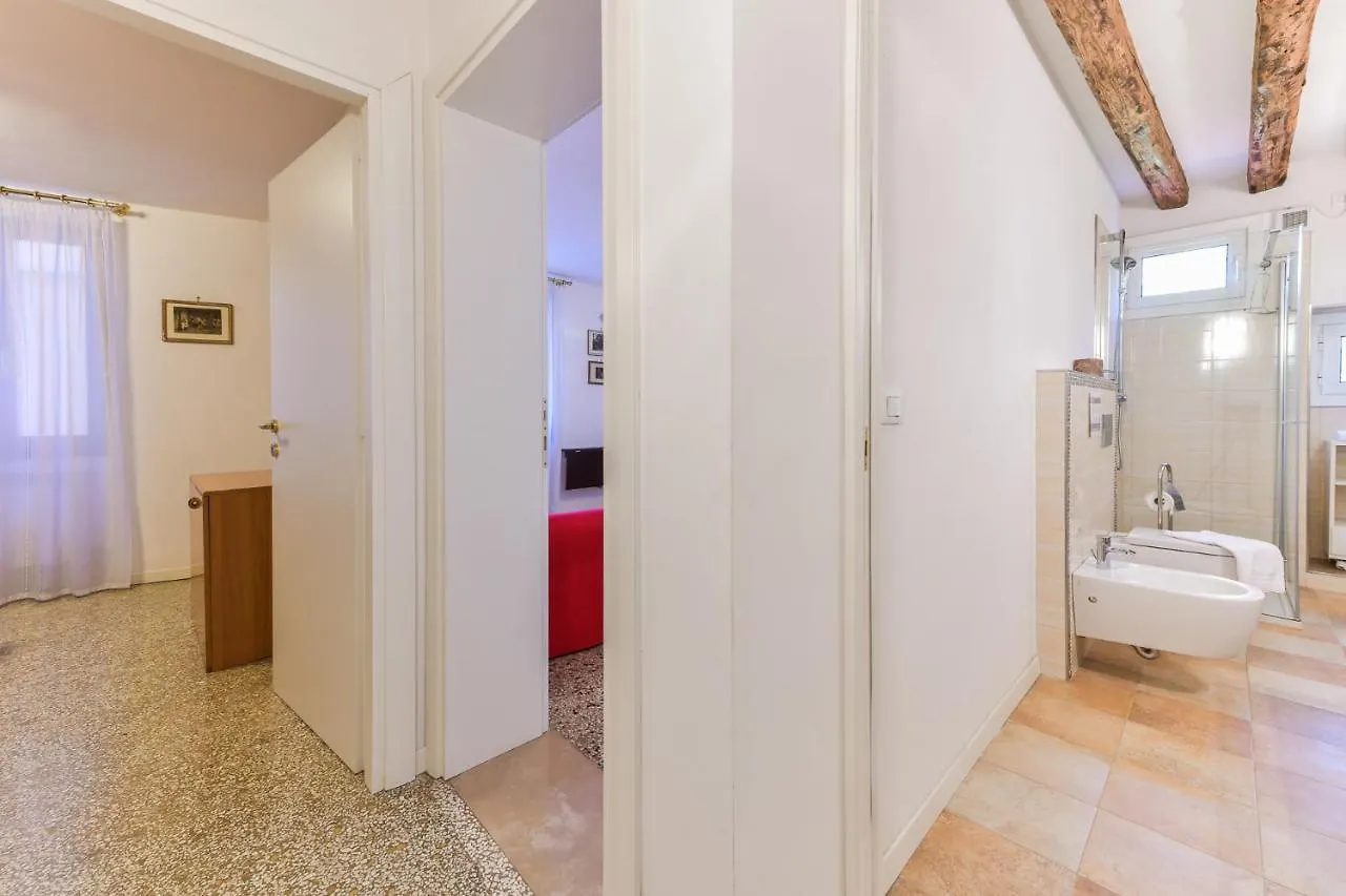 Mimosa Apartment Venedik İtalya